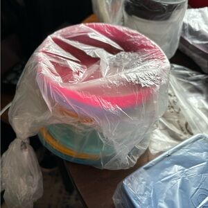 Various pieces of Tupperware